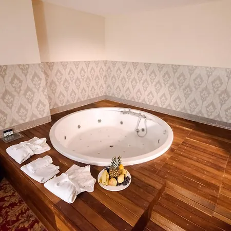 Отель Grand & Convention Center 5*
