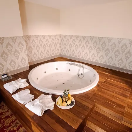 ホテル Grand & Convention Center 5*