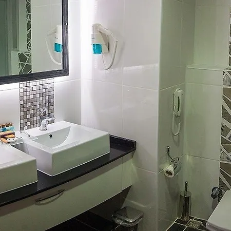 ホテル Grand & Convention Center 5*