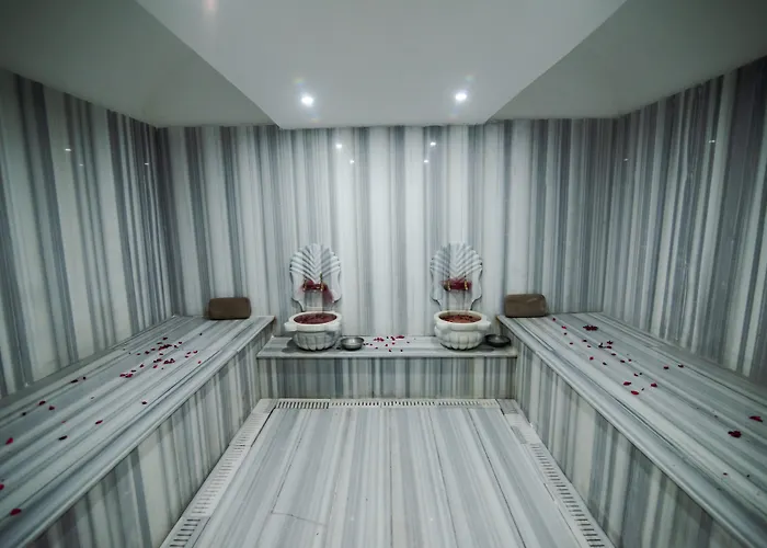 Hotel Grand & Convention Center