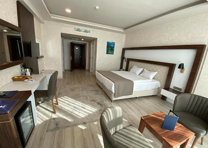 Grand & Convention Center Hotel 5*