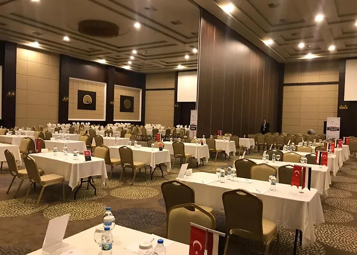 Hotel Grand & Convention Center